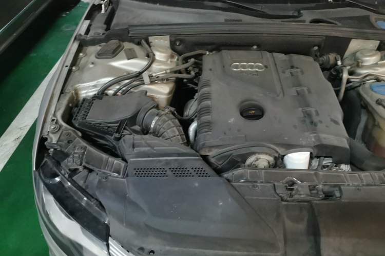 Used Audi A4L 2010 2.0 TFSI Comfort Edition Engine Bay Right