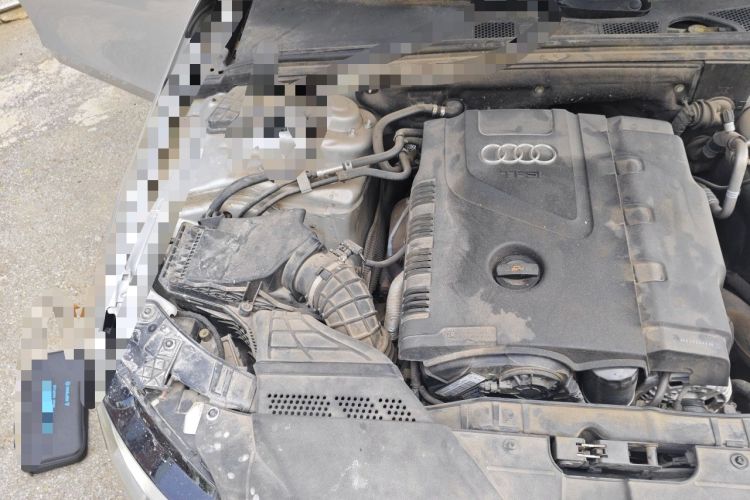 Used Audi A4L 2010 2.0 TFSI Standard Edition Engine Bay Right