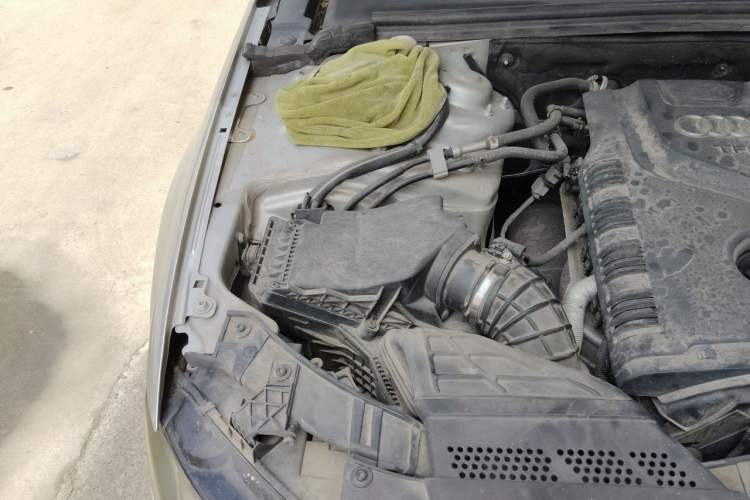 Used Audi A4L 2010 2.0 TFSI Technology Edition Engine Bay Right