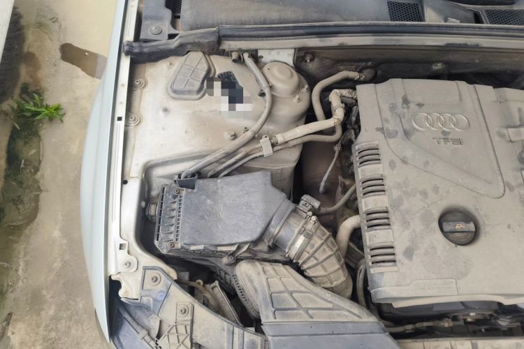 Used Audi A4L 2010 2.0 TFSI Standard Edition Engine Bay Right