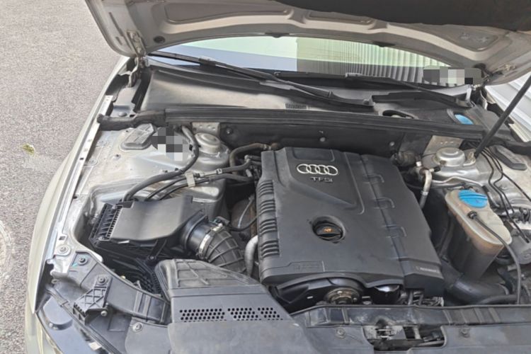 Used Audi A4L 2010 2.0 TFSI Luxury Model Engine Bay Right