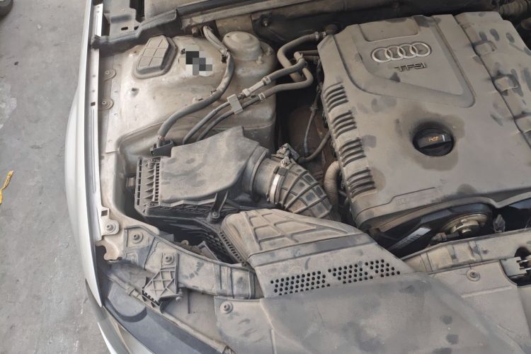 Used Audi A4L 2010 2.0 TFSI Luxury Model Engine Bay Right