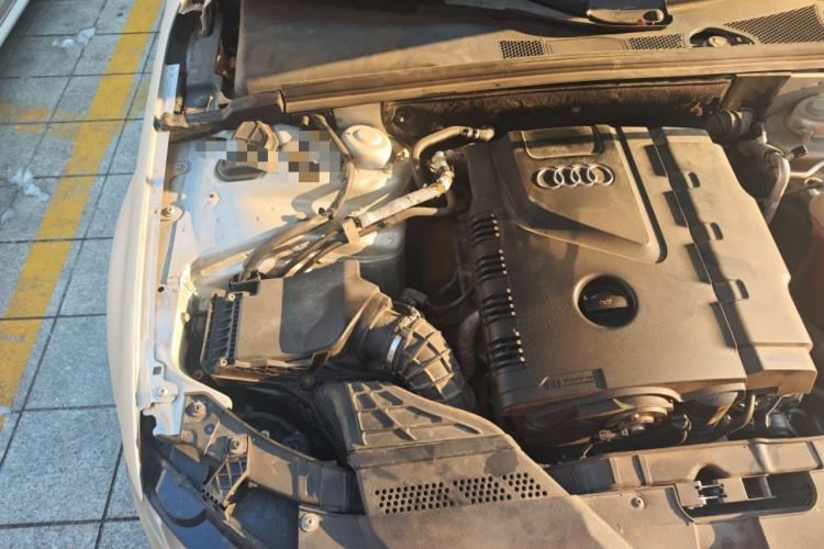 Used Audi A4L 2010 1.8 TFSI Comfort Model Engine Bay Right