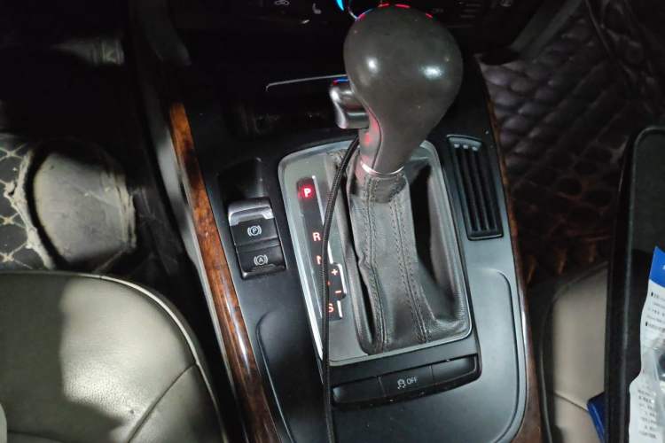 Used Audi A4L 2010 2.0 TFSI Technology Edition Gear Lever