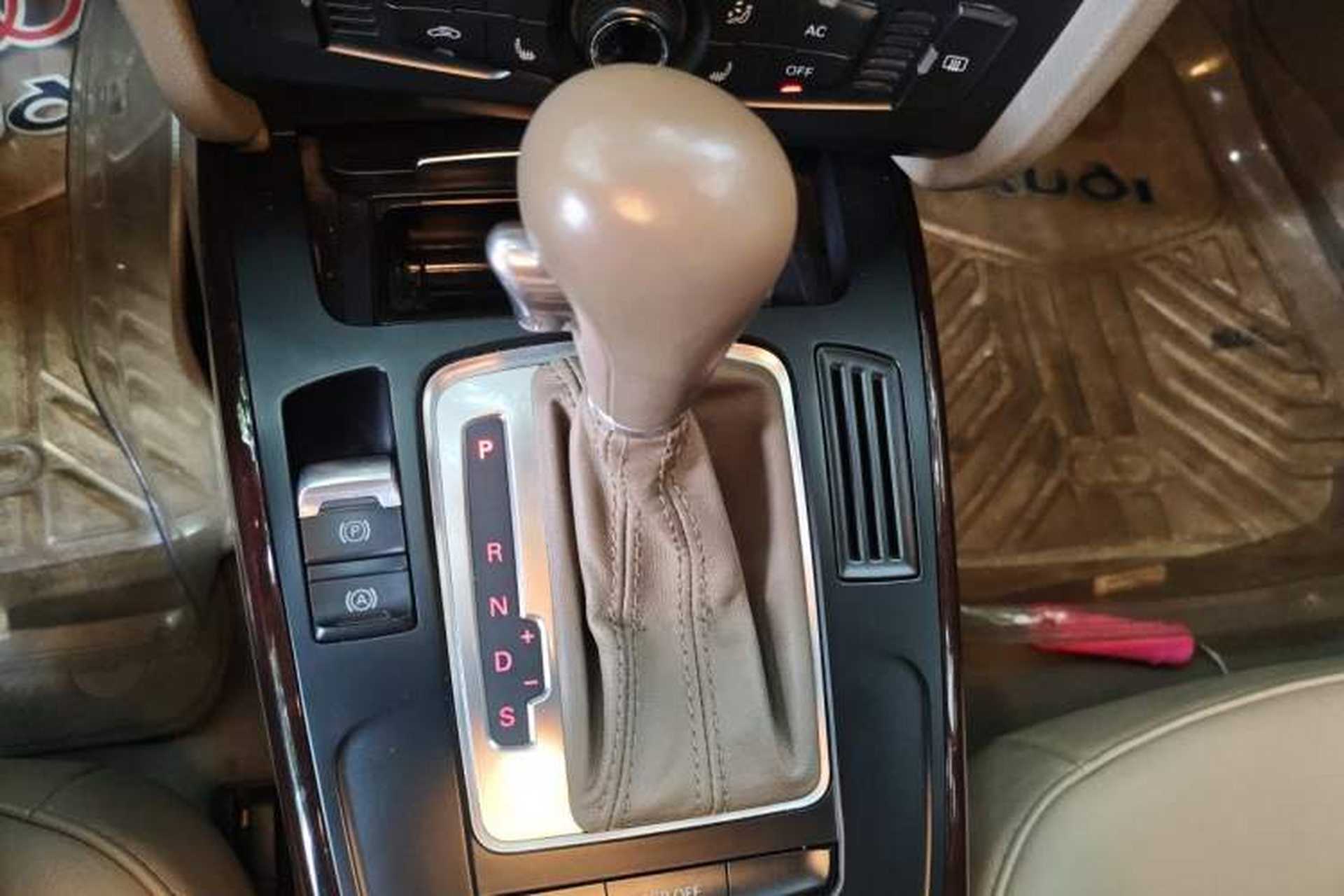 Used Audi A4L 2010 2.0 TFSI Comfort Edition Gear Lever