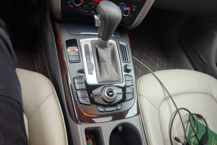 Used Audi A4L 2010 2.0 TFSI Technology Edition Gear Lever