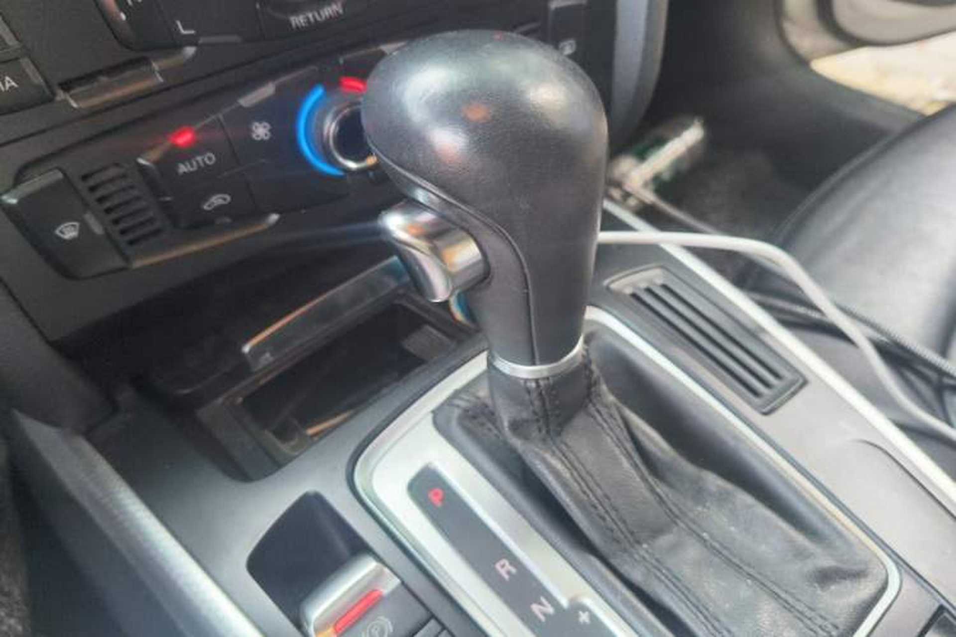 Used Audi A4L 2010 2.0 TFSI Standard Edition Gear Lever