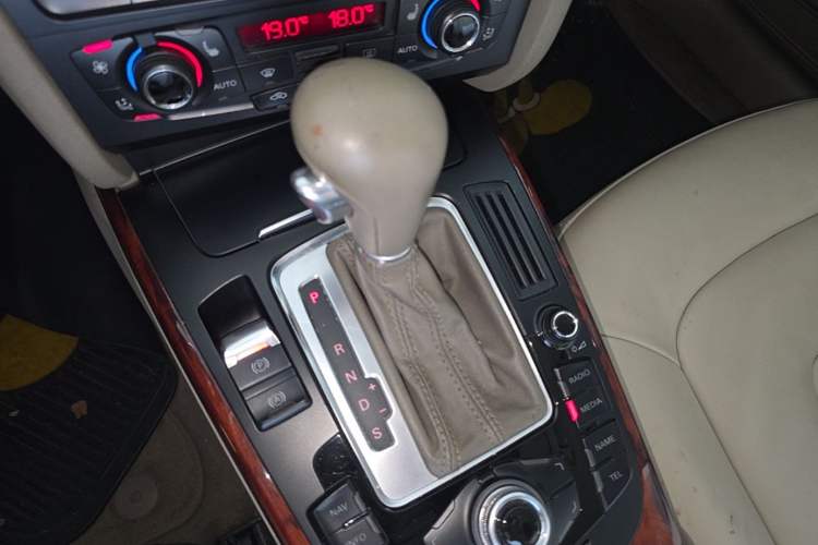 Used Audi A4L 2010 2.0 TFSI Comfort Edition Gear Lever