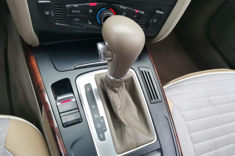 Used Audi A4L 2010 2.0 TFSI Comfort Edition Gear Lever