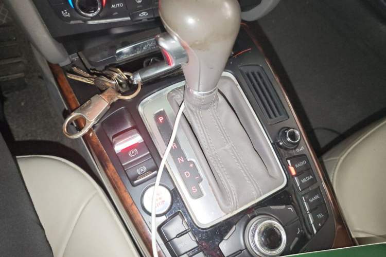 Used Audi A4L 2010 2.0 TFSI Luxury Model Gear Lever