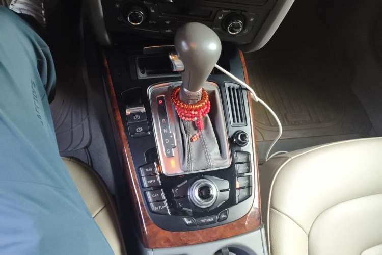 Used Audi A4L 2010 2.0 TFSI Technology Edition Gear Lever