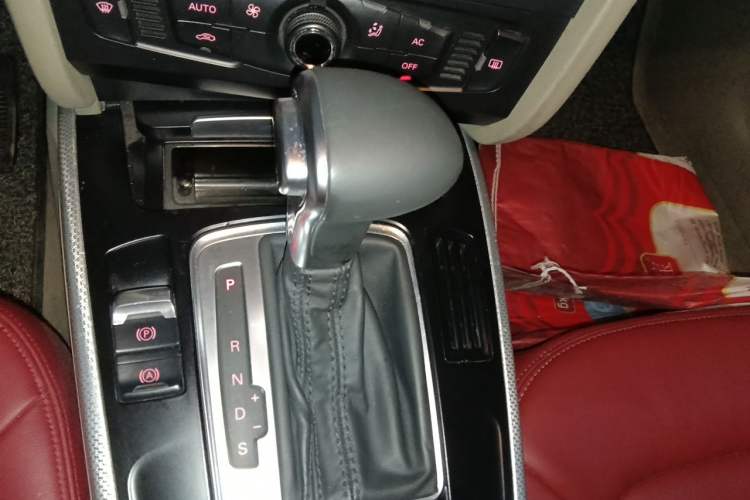 Used Audi A4L 2010 2.0 TFSI Standard Edition Gear Lever