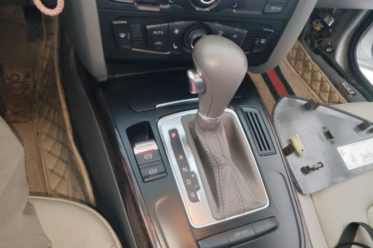 Used Audi A4L 2010 2.0 TFSI Comfort Edition Gear Lever