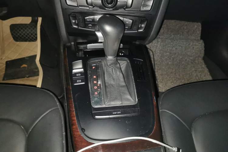 Used Audi A4L 2010 2.0 TFSI Comfort Edition Gear Lever