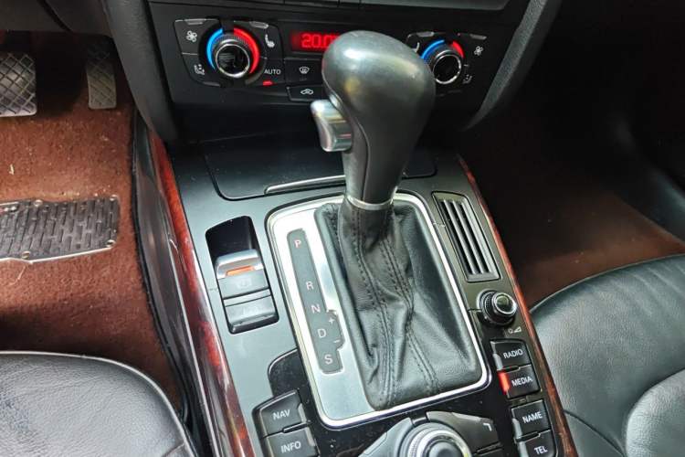Used Audi A4L 2010 2.0 TFSI Technology Edition Gear Lever