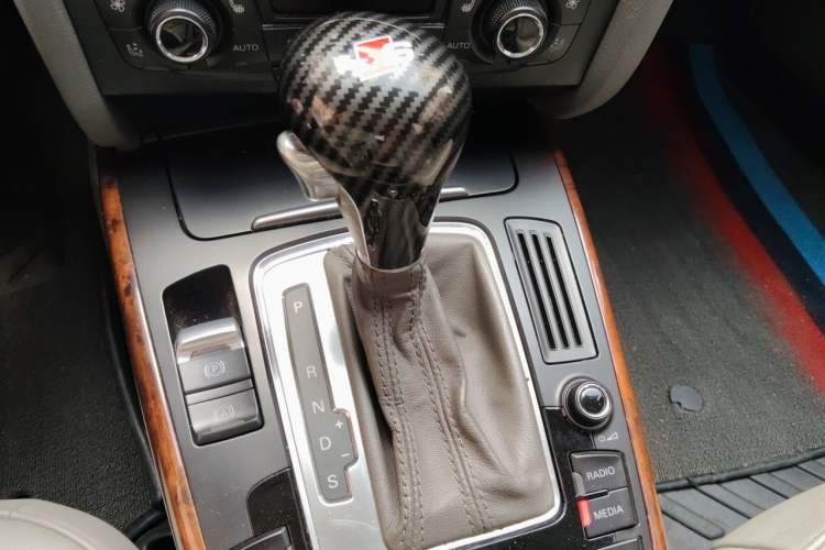 Used Audi A4L 2010 2.0 TFSI Technology Edition Gear Lever