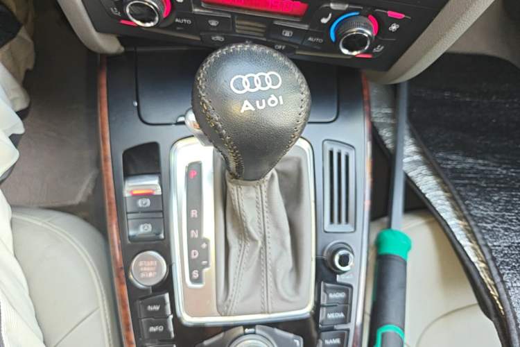 Used Audi A4L 2010 2.0 TFSI Luxury Model Gear Lever