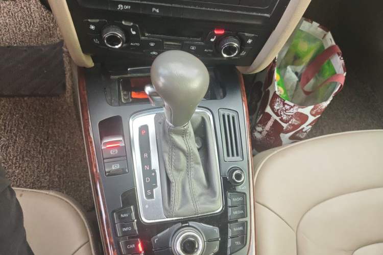 Used Audi A4L 2010 2.0 TFSI Luxury Model Gear Lever