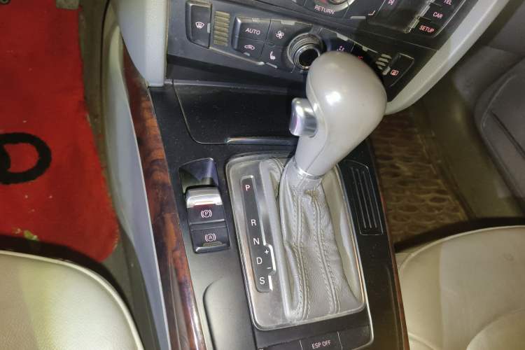 Used Audi A4L 2010 2.0 TFSI Comfort Edition Gear Lever