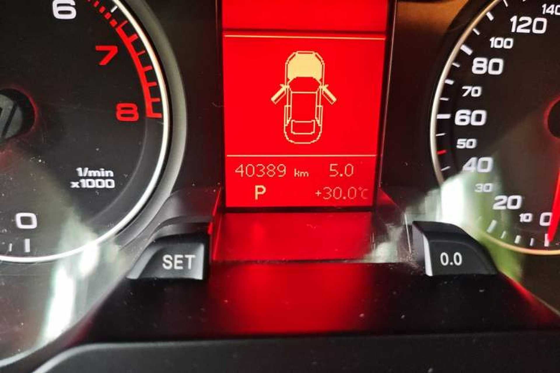 Used Audi A4L 2010 2.0 TFSI Comfort Edition Odometer Close Up