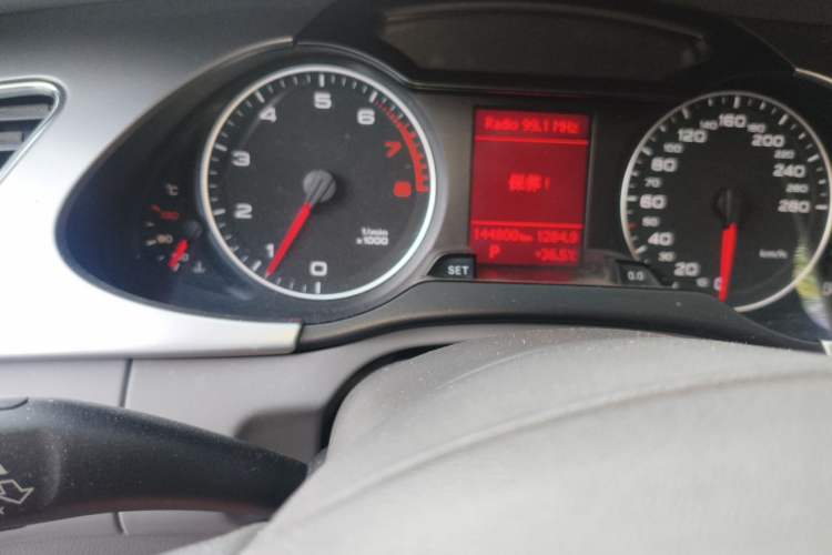 Used Audi A4L 2010 2.0 TFSI Standard Edition Odometer Close Up