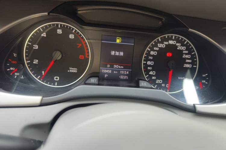 Used Audi A4L 2010 2.0 TFSI Technology Edition Odometer Close Up