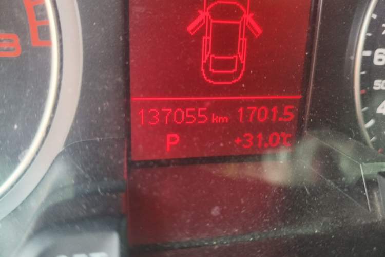 Used Audi A4L 2010 2.0 TFSI Standard Edition Odometer Close Up