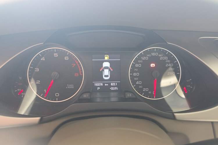 Used Audi A4L 2010 2.0 TFSI Comfort Edition Odometer Close Up