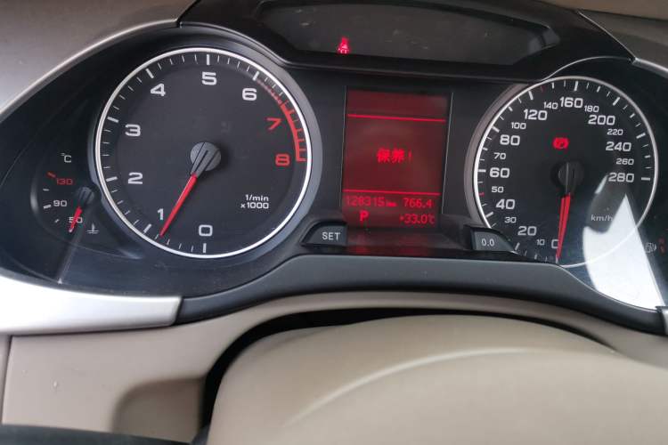 Used Audi A4L 2010 2.0 TFSI Comfort Edition Odometer Close Up