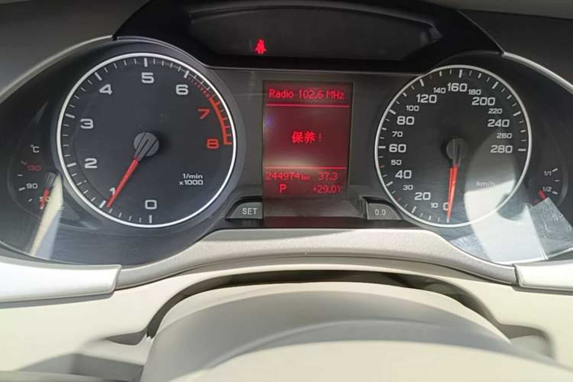 Used Audi A4L 2010 2.0 TFSI Standard Edition Odometer Close Up