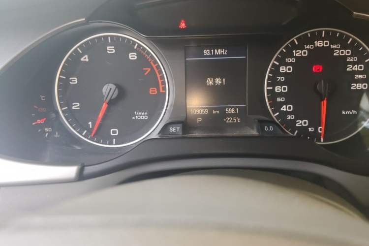 Used Audi A4L 2010 2.0 TFSI Technology Edition Odometer Close Up