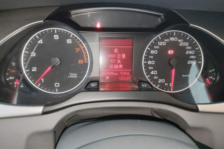 Used Audi A4L 2010 2.0 TFSI Comfort Edition Odometer Close Up