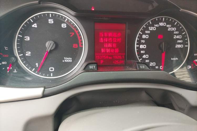 Used Audi A4L 2010 2.0 TFSI Comfort Edition Odometer Close Up