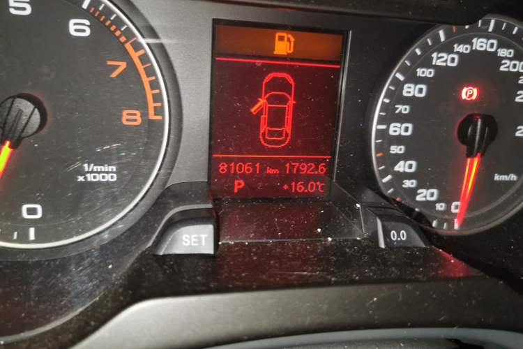 Used Audi A4L 2010 2.0 TFSI Comfort Edition Odometer Close Up