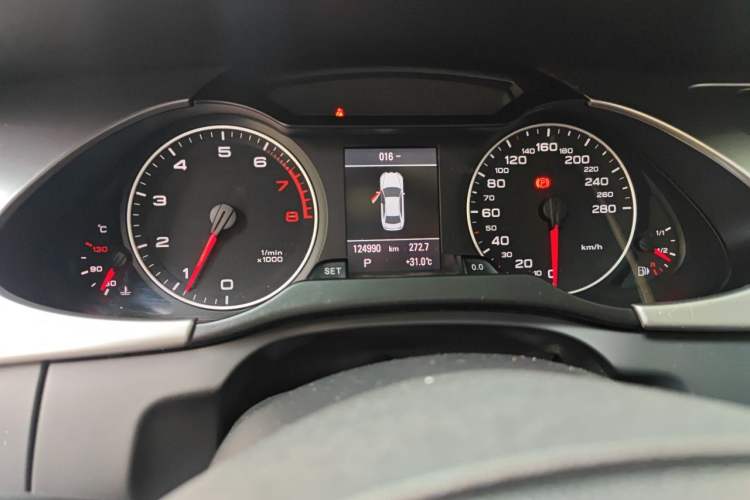 Used Audi A4L 2010 2.0 TFSI Technology Edition Odometer Close Up