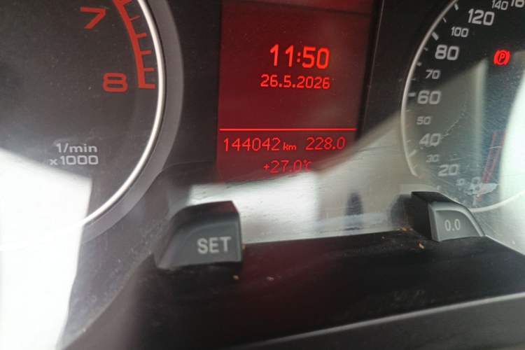 Used Audi A4L 2010 2.0 TFSI Technology Edition Odometer Close Up