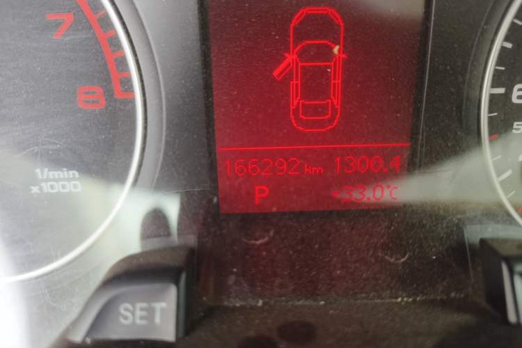 Used Audi A4L 2010 2.0 TFSI Standard Edition Odometer Close Up