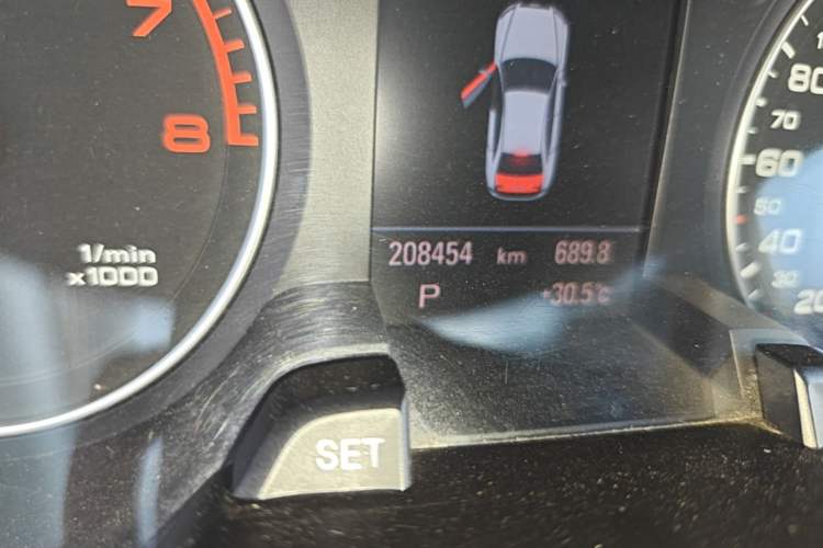 Used Audi A4L 2010 2.0 TFSI Luxury Model Odometer Close Up
