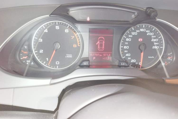 Used Audi A4L 2010 2.0 TFSI Comfort Edition Odometer Close Up