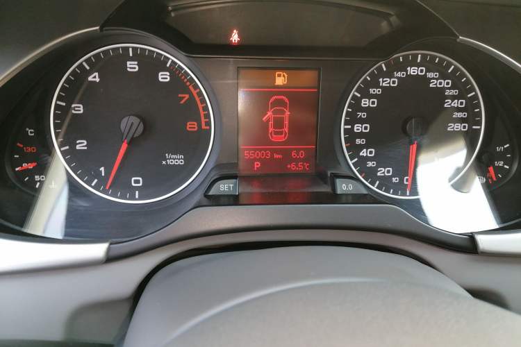 Used Audi A4L 2010 2.0 TFSI Comfort Edition Odometer Close Up