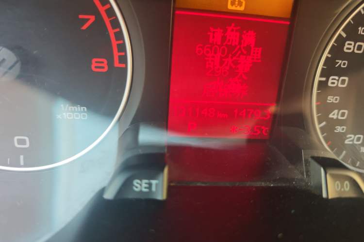 Used Audi A4L 2010 1.8 TFSI Comfort Model Odometer Close Up
