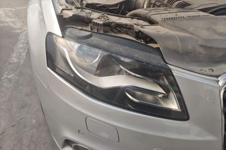 Used Audi A4L 2010 2.0 TFSI Luxury Model Right Front Headlight