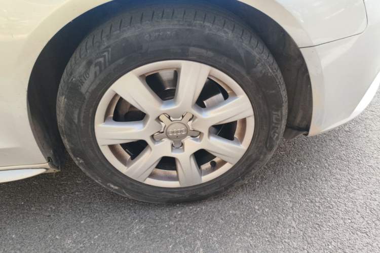 Used Audi A4L 2010 2.0 TFSI Standard Edition Right Front Wheel Hub