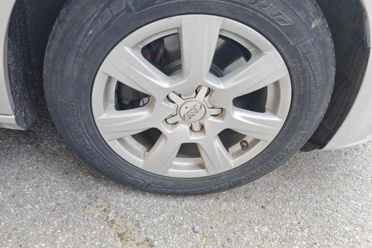 Used Audi A4L 2010 2.0 TFSI Standard Edition Right Front Wheel Hub