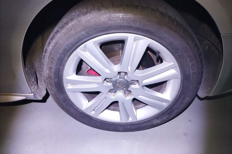 Used Audi A4L 2010 2.0 TFSI Luxury Model Right Front Wheel Hub