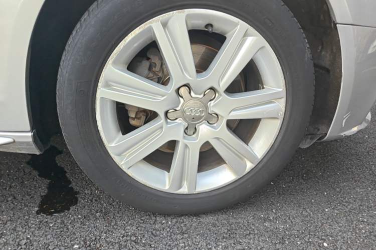 Used Audi A4L 2010 2.0 TFSI Luxury Model Right Front Wheel Hub