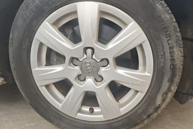 Used Audi A4L 2010 2.0 TFSI Luxury Model Right Front Wheel Hub