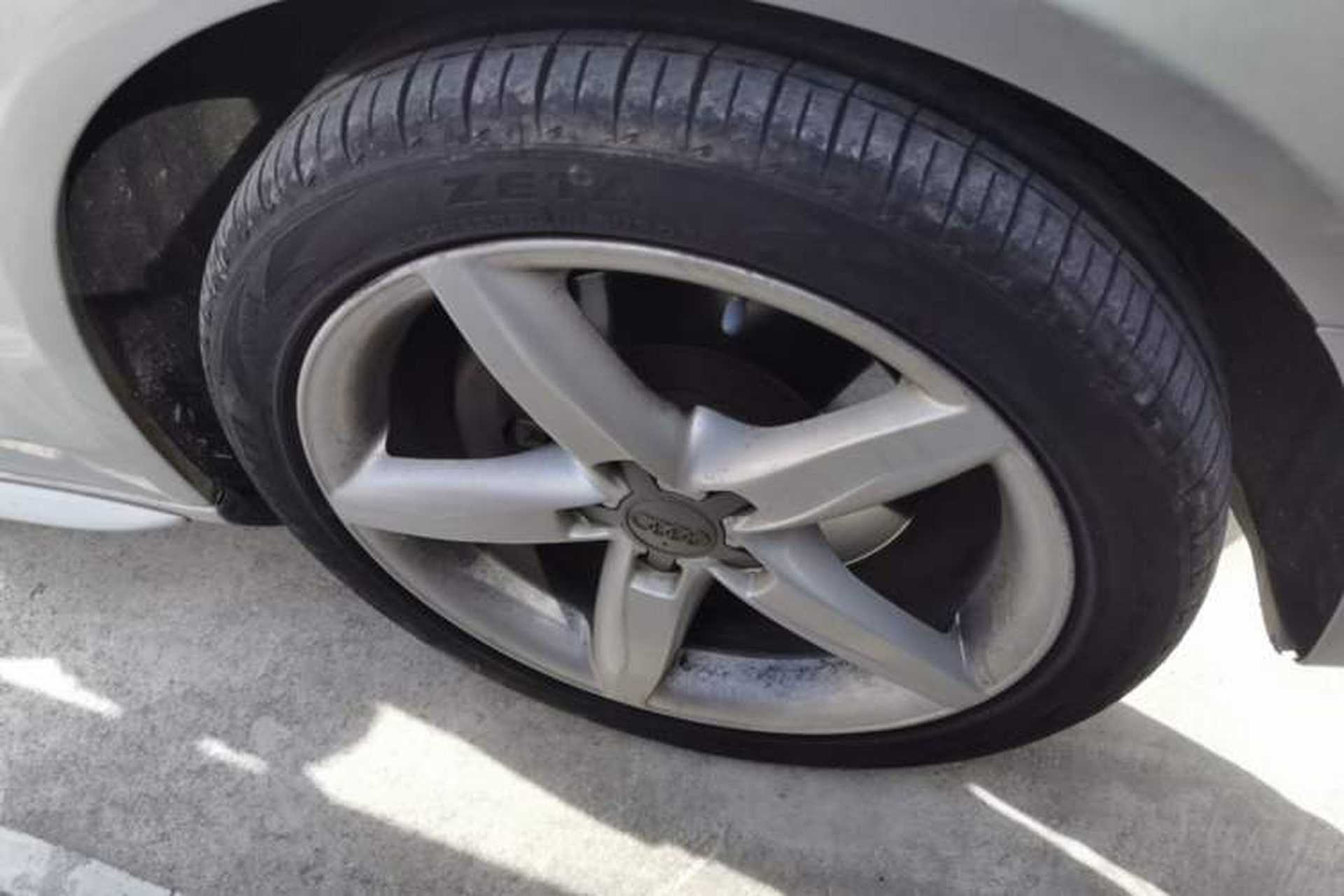 Used Audi A4L 2010 3.2 FSI quattro Flagship Model Right Front Wheel Hub