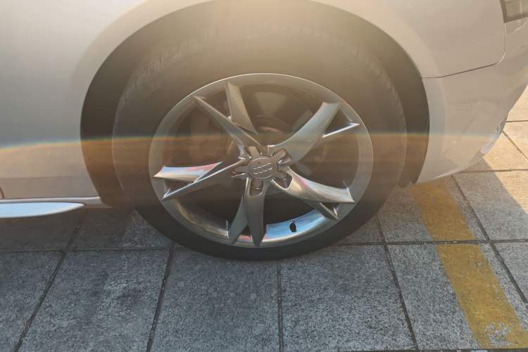 Used Audi A4L 2010 1.8 TFSI Comfort Model Right Front Wheel Hub