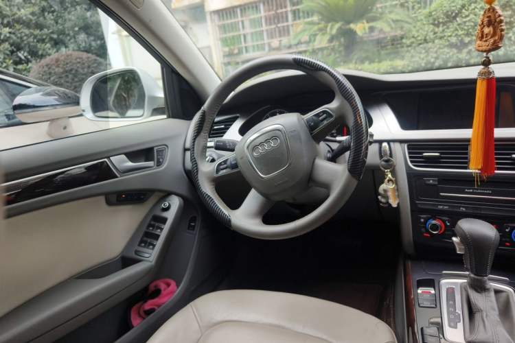 Used Audi A4L 2010 2.0 TFSI Technology Edition Steering Wheel